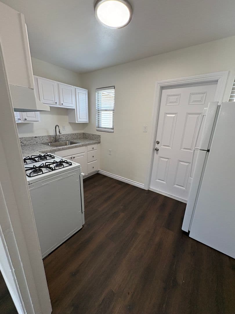 Chula Vista Apartment: 184 F St.