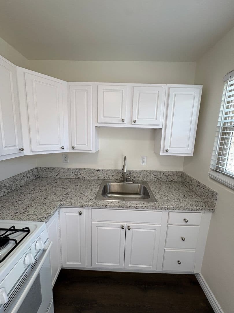 Chula Vista Apartment: 184 F St.