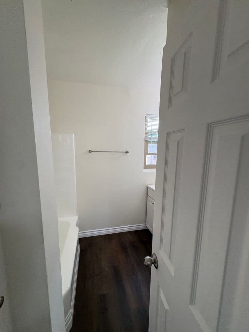 Chula Vista Apartment: 184 F St.