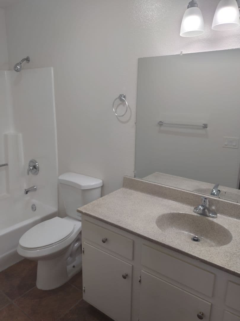 Chula Vista Apartment: 1241 5th Ave.