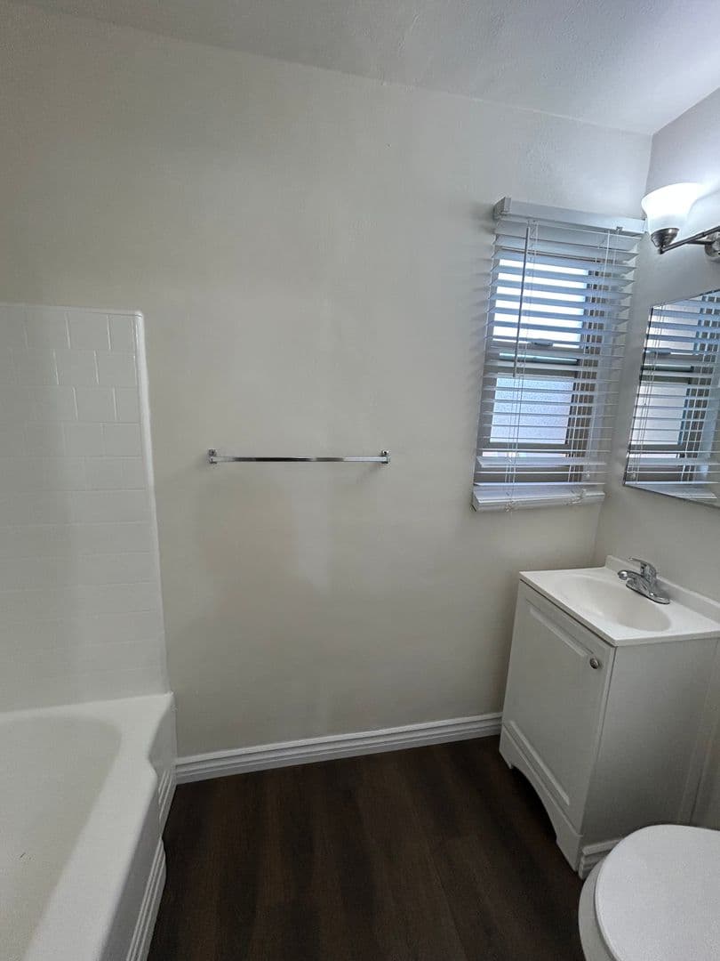 Chula Vista Apartment: 184 F St.