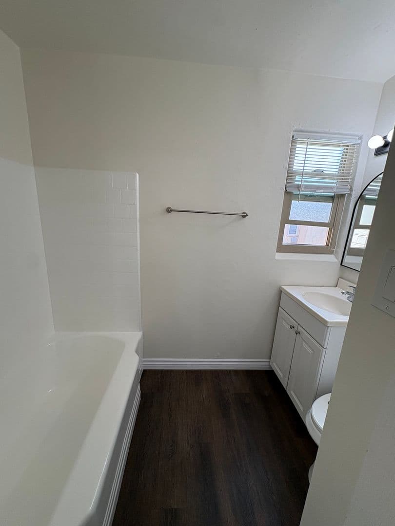 Chula Vista Apartment: 184 F St.
