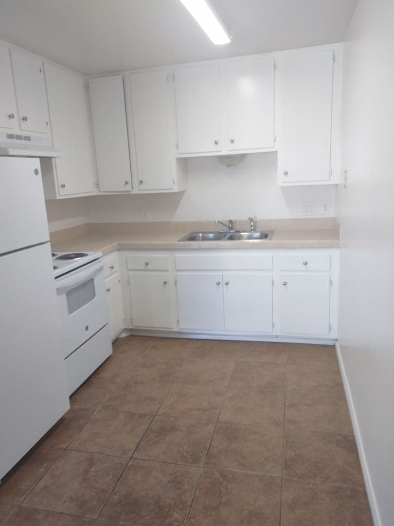 Chula Vista Apartment: 1241 5th Ave.
