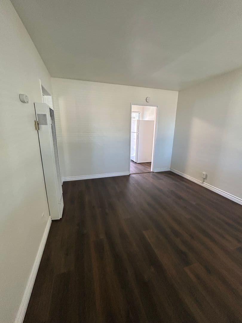 Chula Vista Apartment: 184 F St.