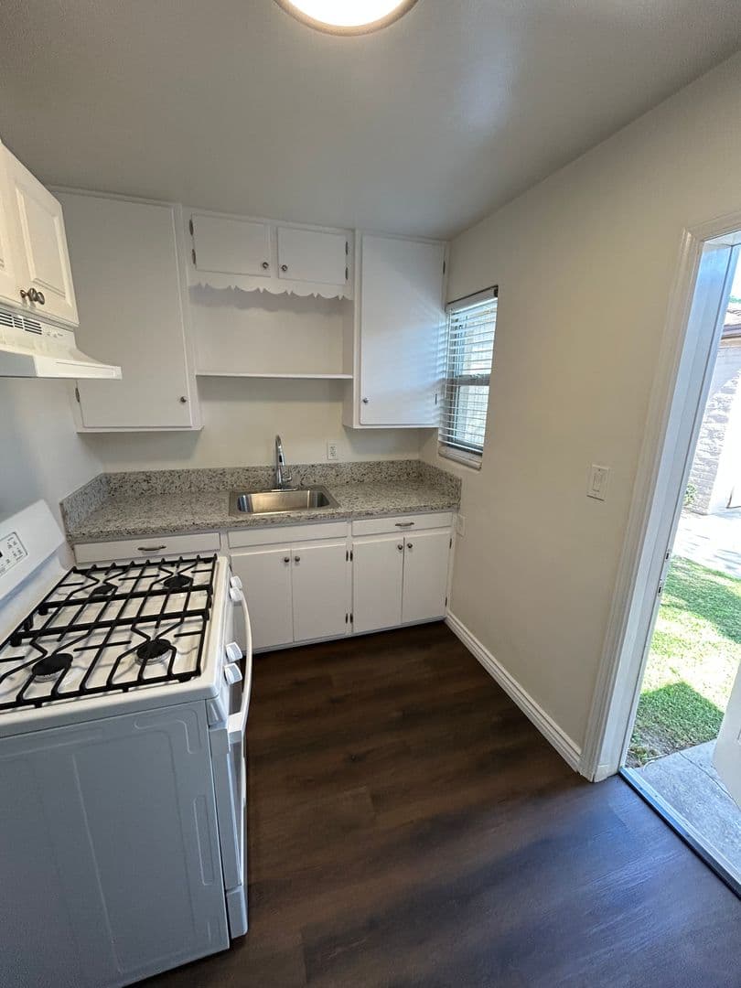 Chula Vista Apartment: 184 F St.