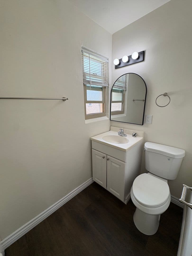 Chula Vista Apartment: 184 F St.