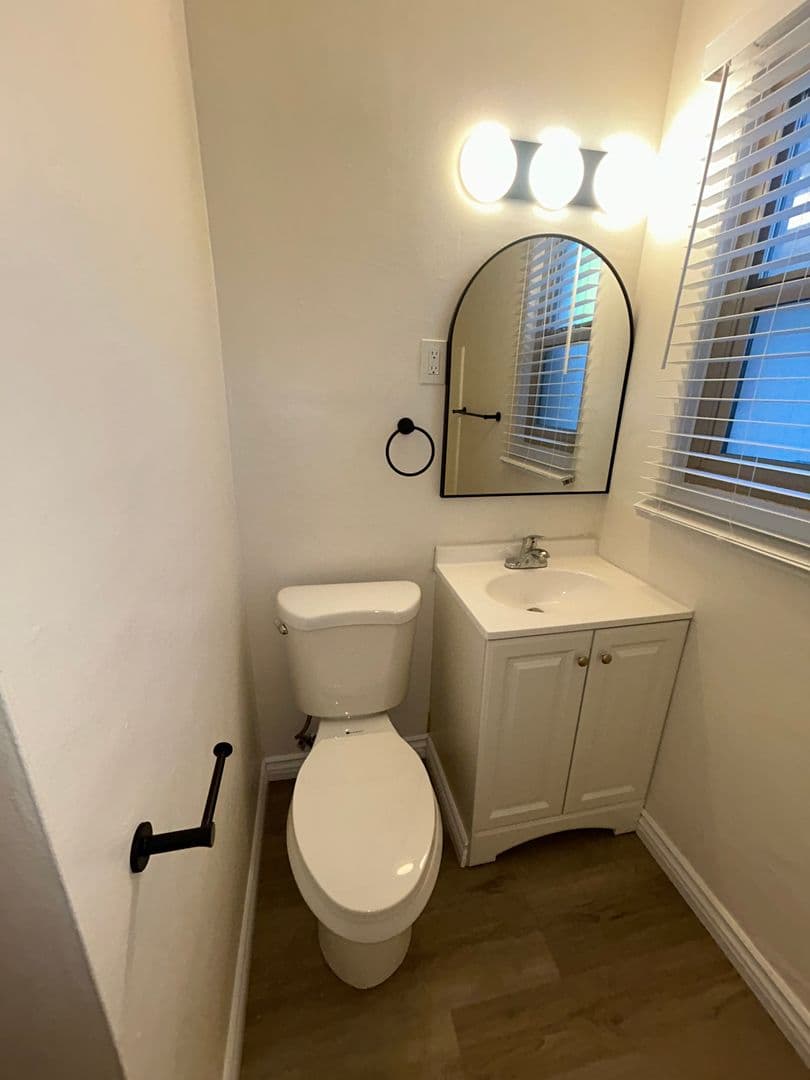 Chula Vista Apartment: 184 F St.