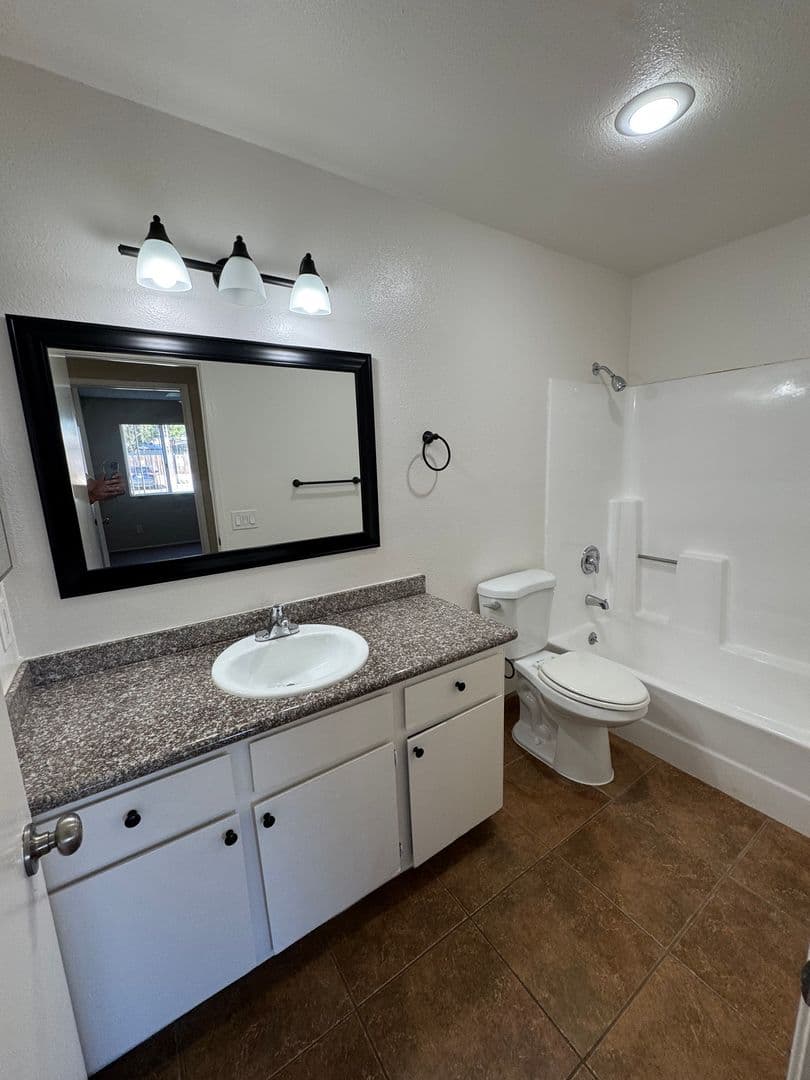 Chula Vista Apartment: 1241 5th Ave.