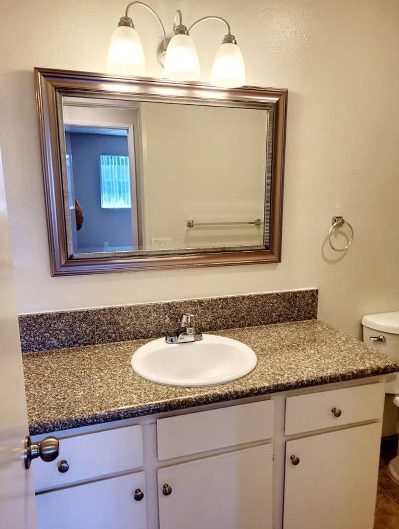 Chula Vista Apartment: 1241 5th Ave.