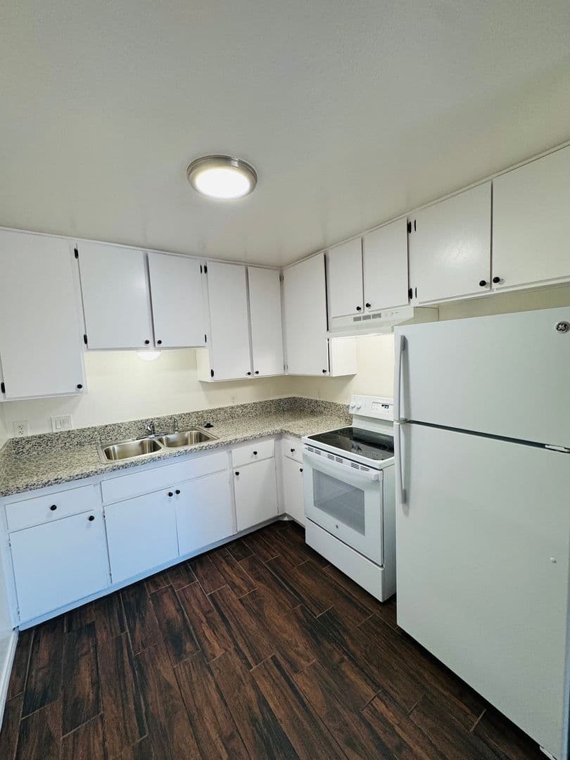 Chula Vista Apartment: 1241 5th Ave.