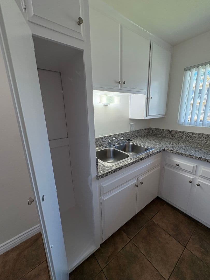 Chula Vista Apartment: 222 G St.