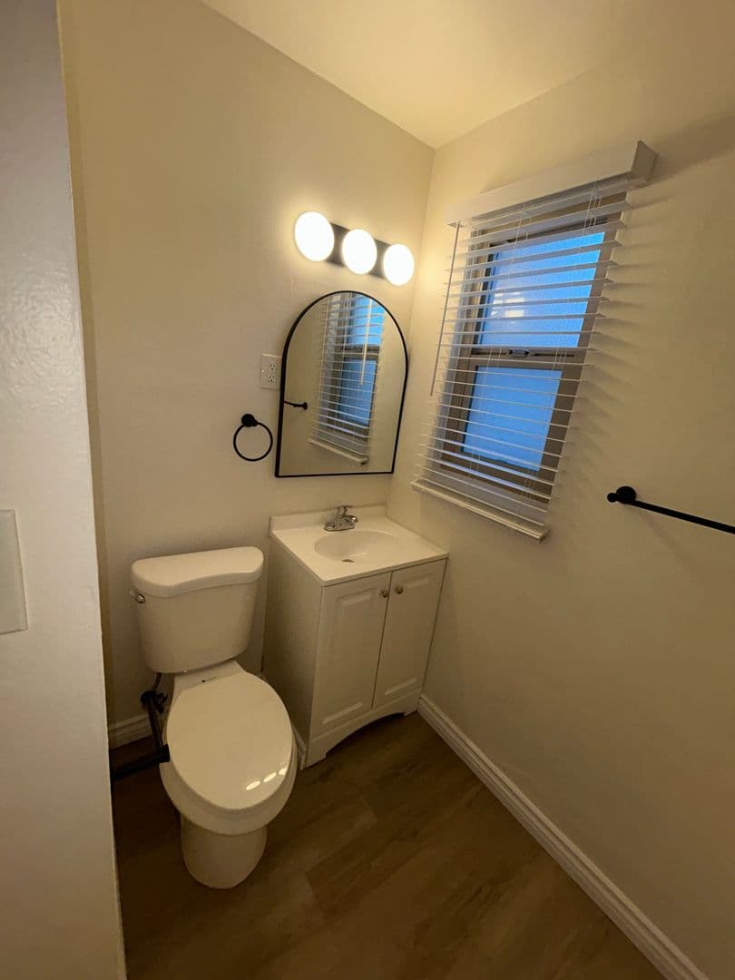 Chula Vista Apartment: 184 F St.