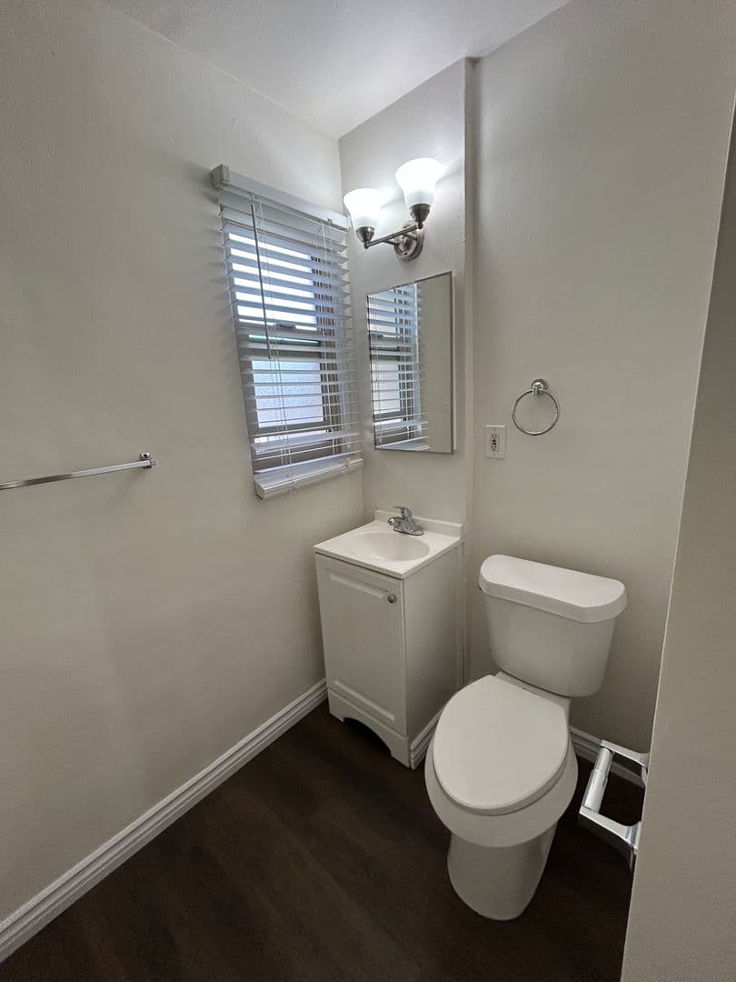 Chula Vista Apartment: 184 F St.