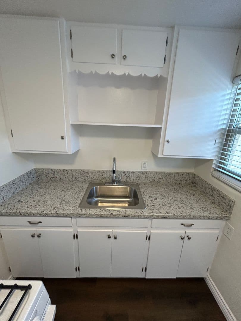 Chula Vista Apartment: 184 F St.