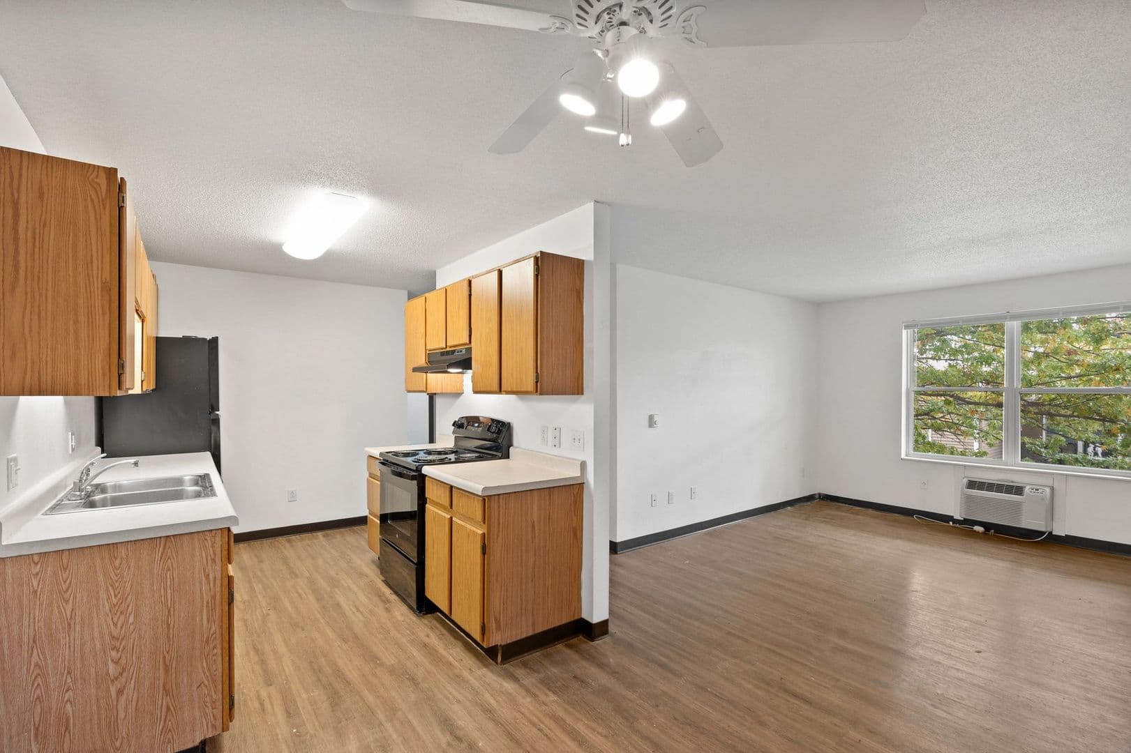 West Burlington Apartment: 611 W Van Weiss Blvd