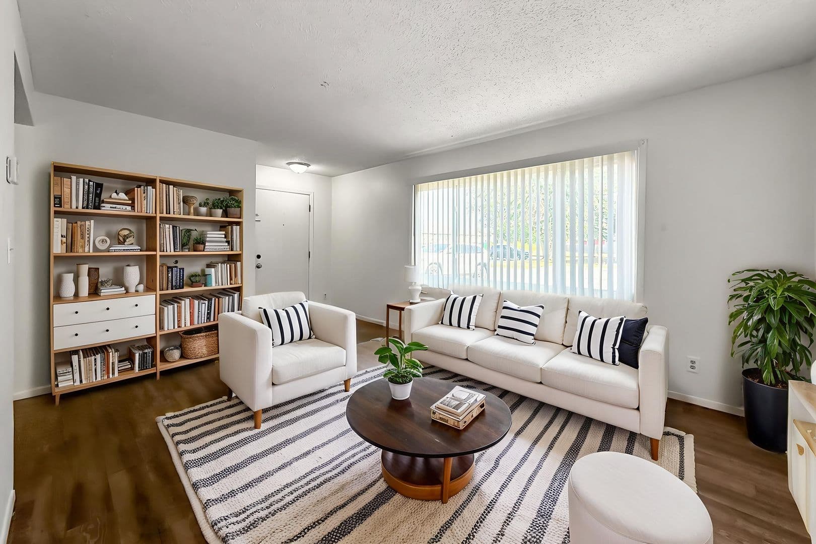 Ottumwa Apartment: 117 W Rochester Road