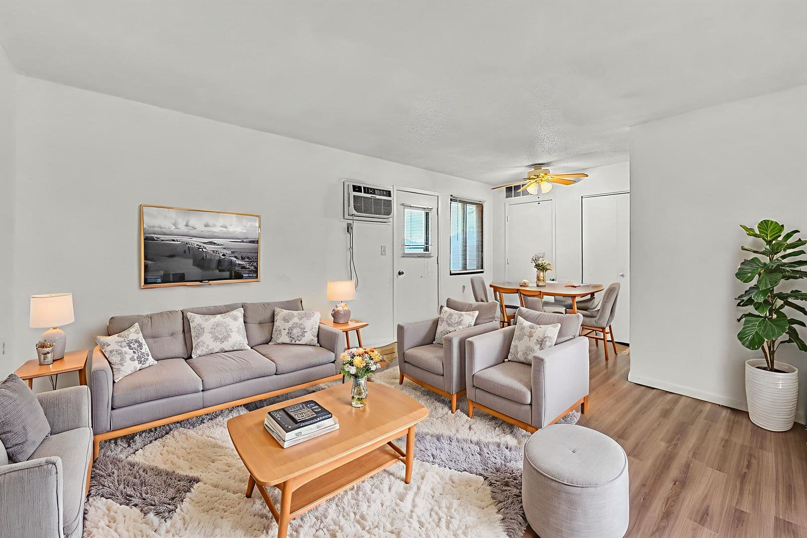 Pella Apartment: 1000 Hazel Street