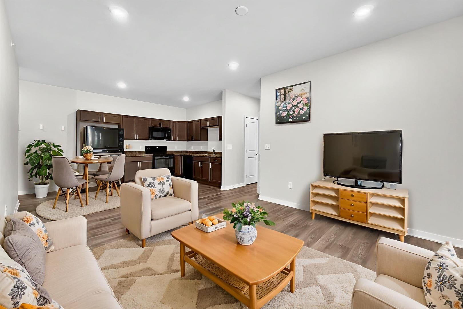 Bondurant Apartment: 2335 Paine St NE