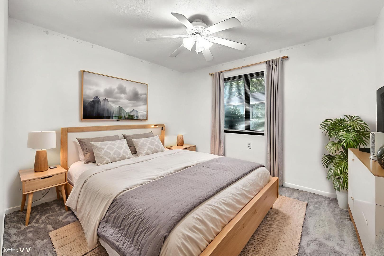 Pella Apartment: 1000 Hazel Street