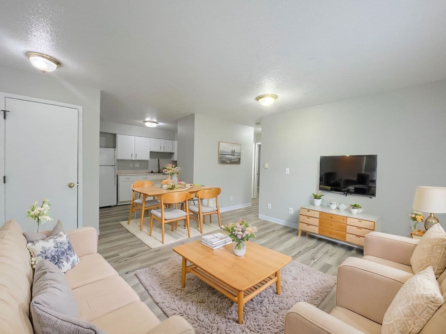 Pella Apartment: 408 East 13th Street