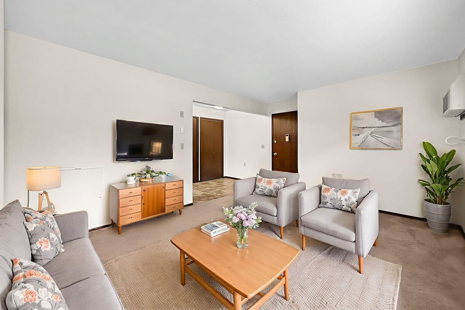 Norwalk Apartment: 1212 Holly Drive