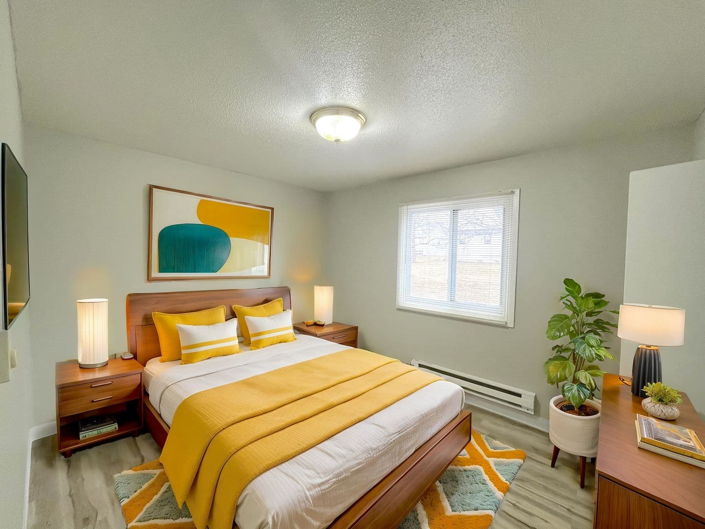 Pella Apartment: 408 East 13th Street