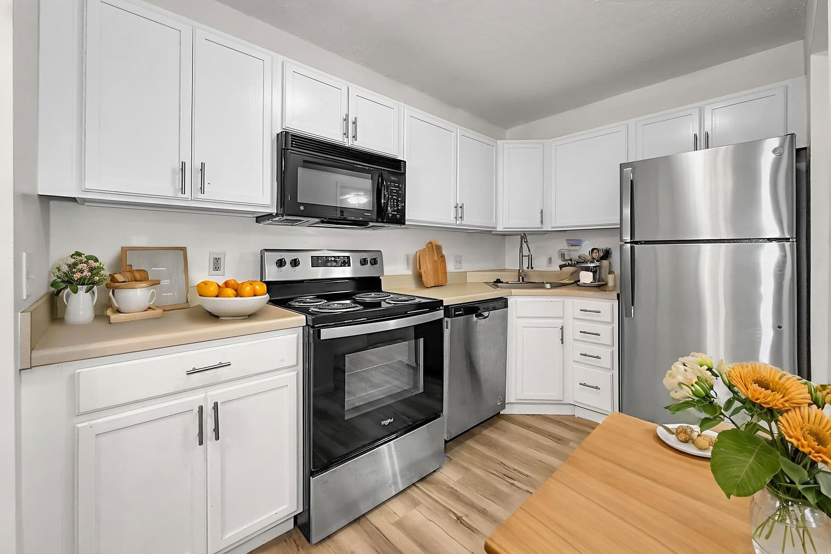 Pella Apartment: 1000 Hazel Street