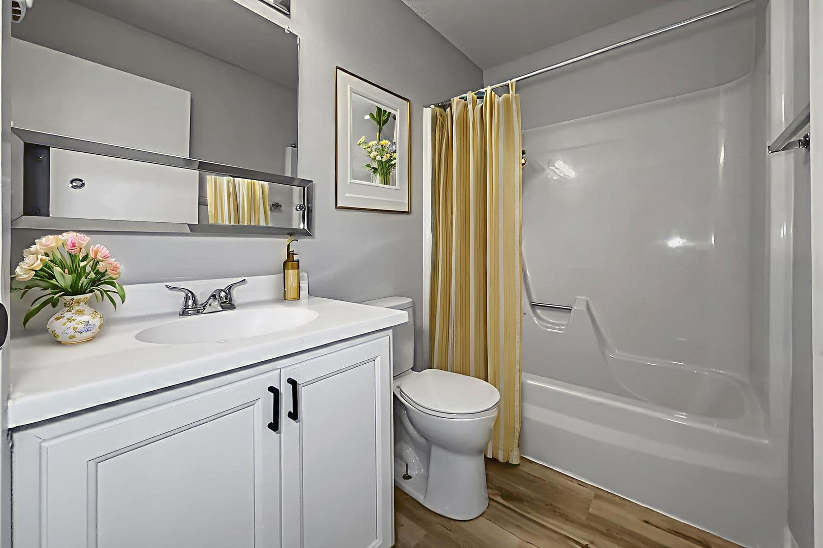 Norwalk Apartment: 1212 Holly Drive