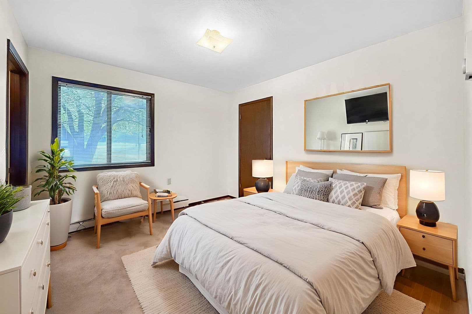 Norwalk Apartment: 1212 Holly Drive