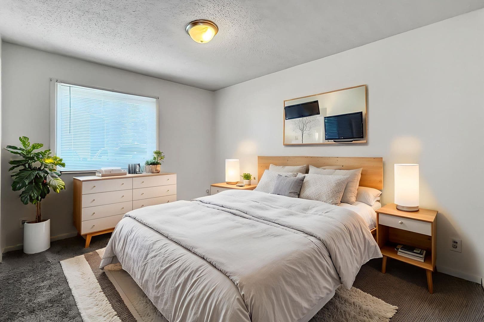 Ottumwa Apartment: 117 W Rochester Road