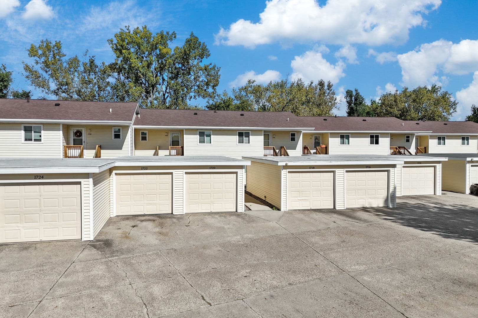 Ankeny Apartment: 1600 NW Pine Road