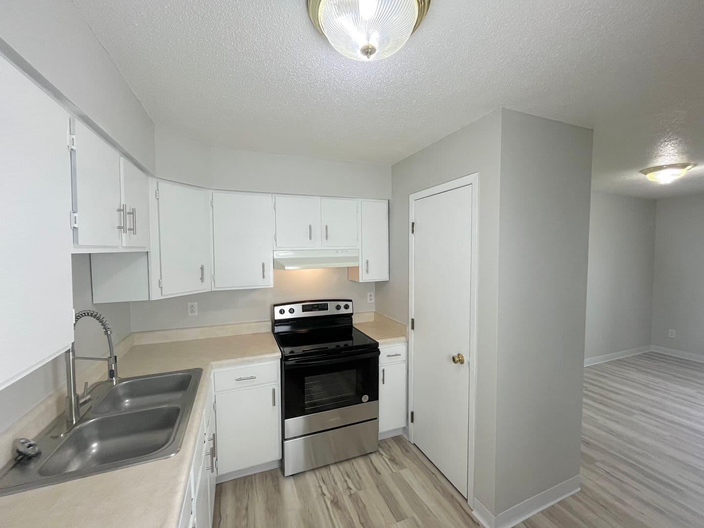 Pella Apartment: 408 East 13th Street