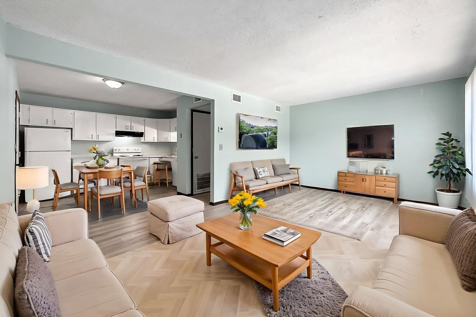 Ottumwa Apartment: 117 W Rochester Road