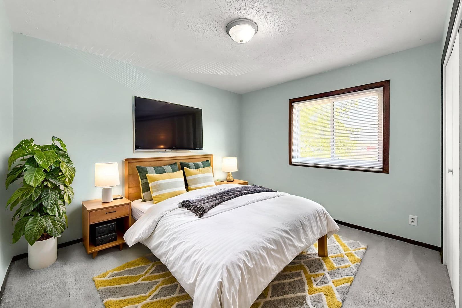 Ottumwa Apartment: 117 W Rochester Road