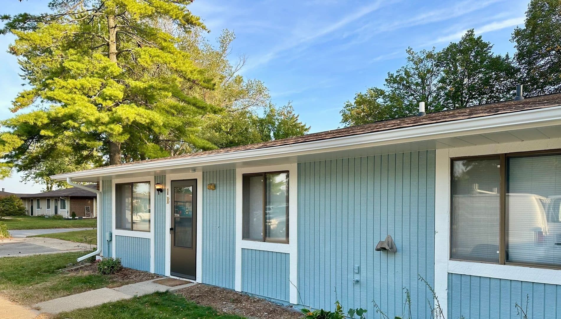 Pella Apartment: 1000 Hazel Street