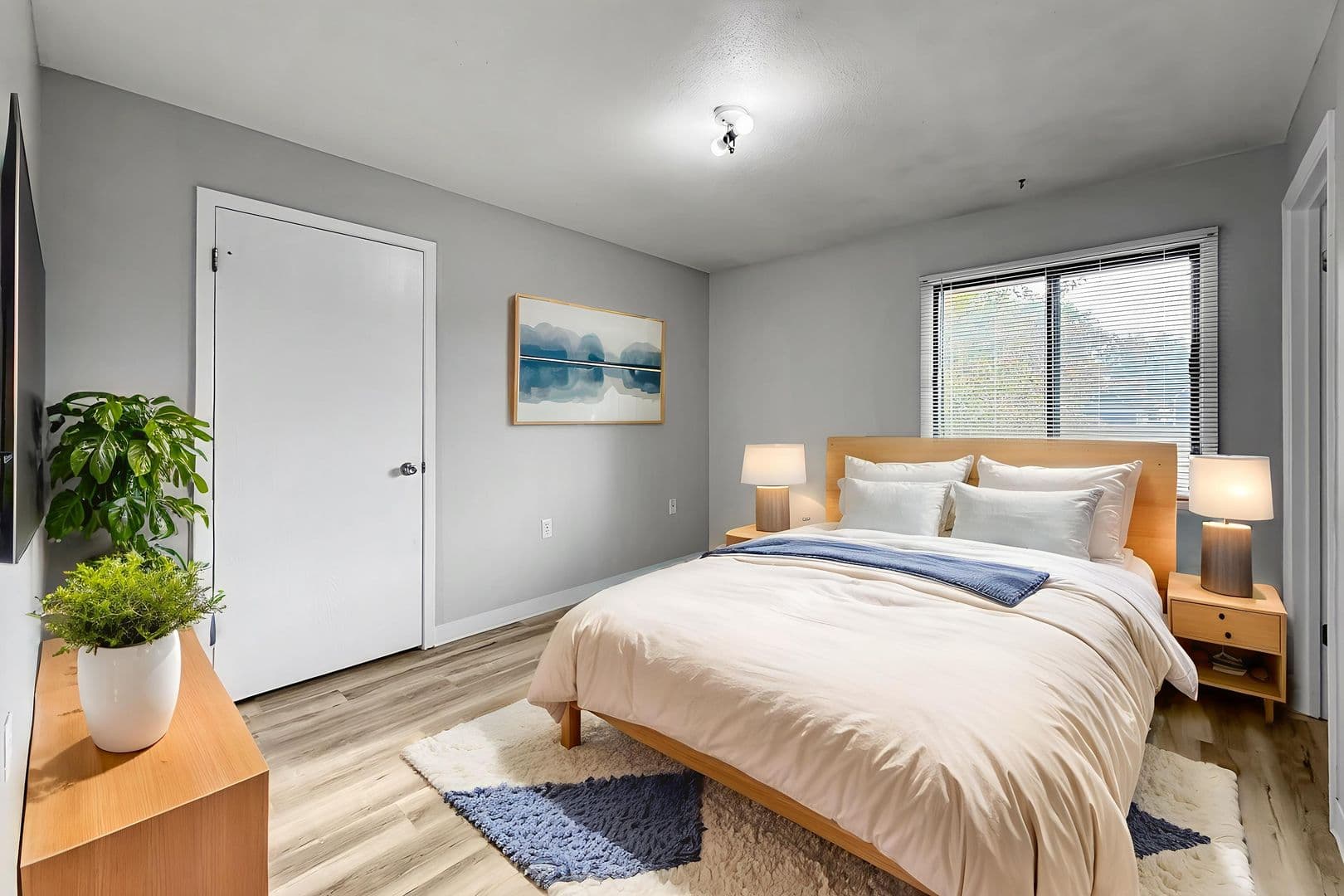 Norwalk Apartment: 1212 Holly Drive