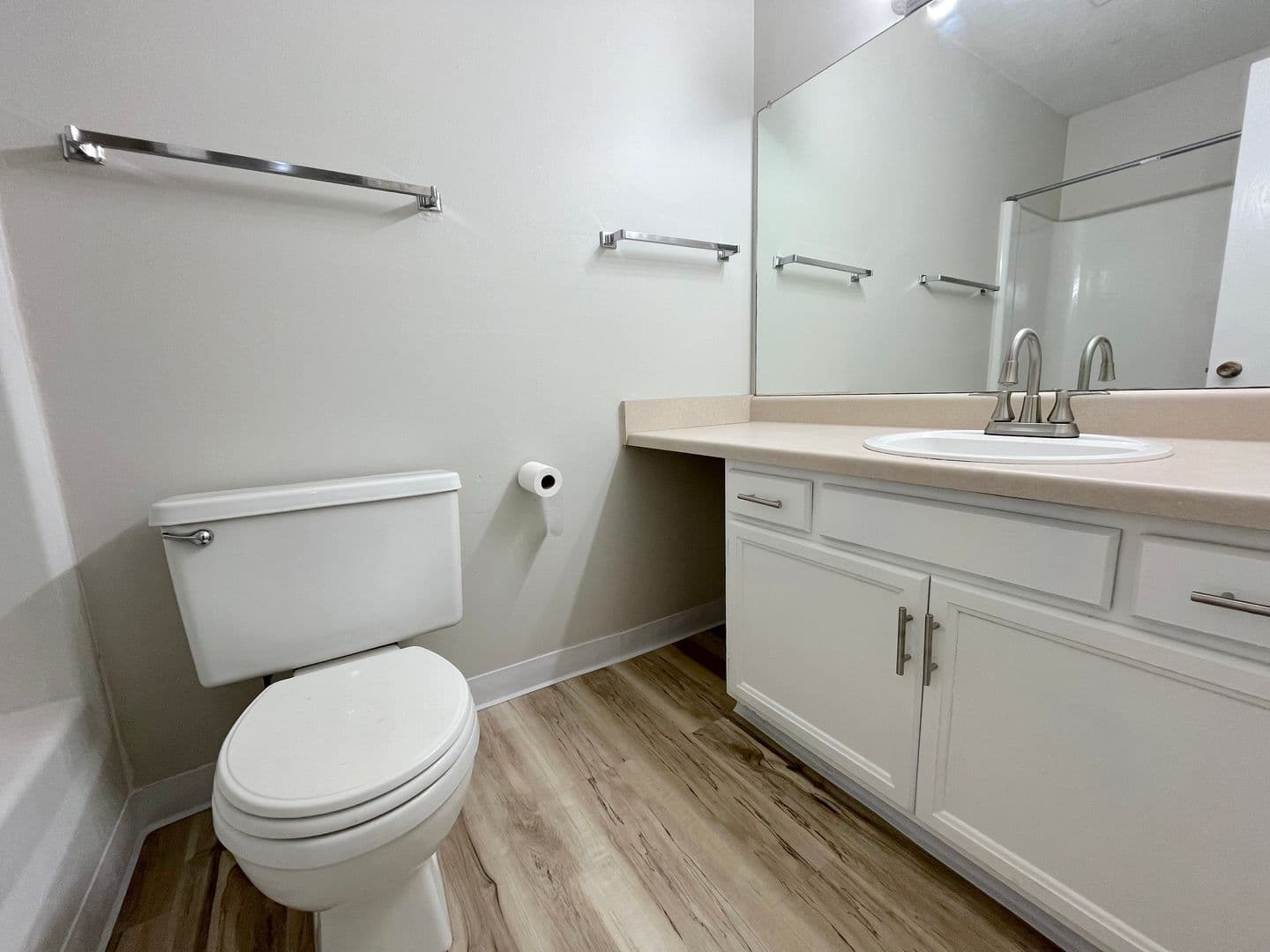 Ankeny Apartment: 1600 NW Pine Road