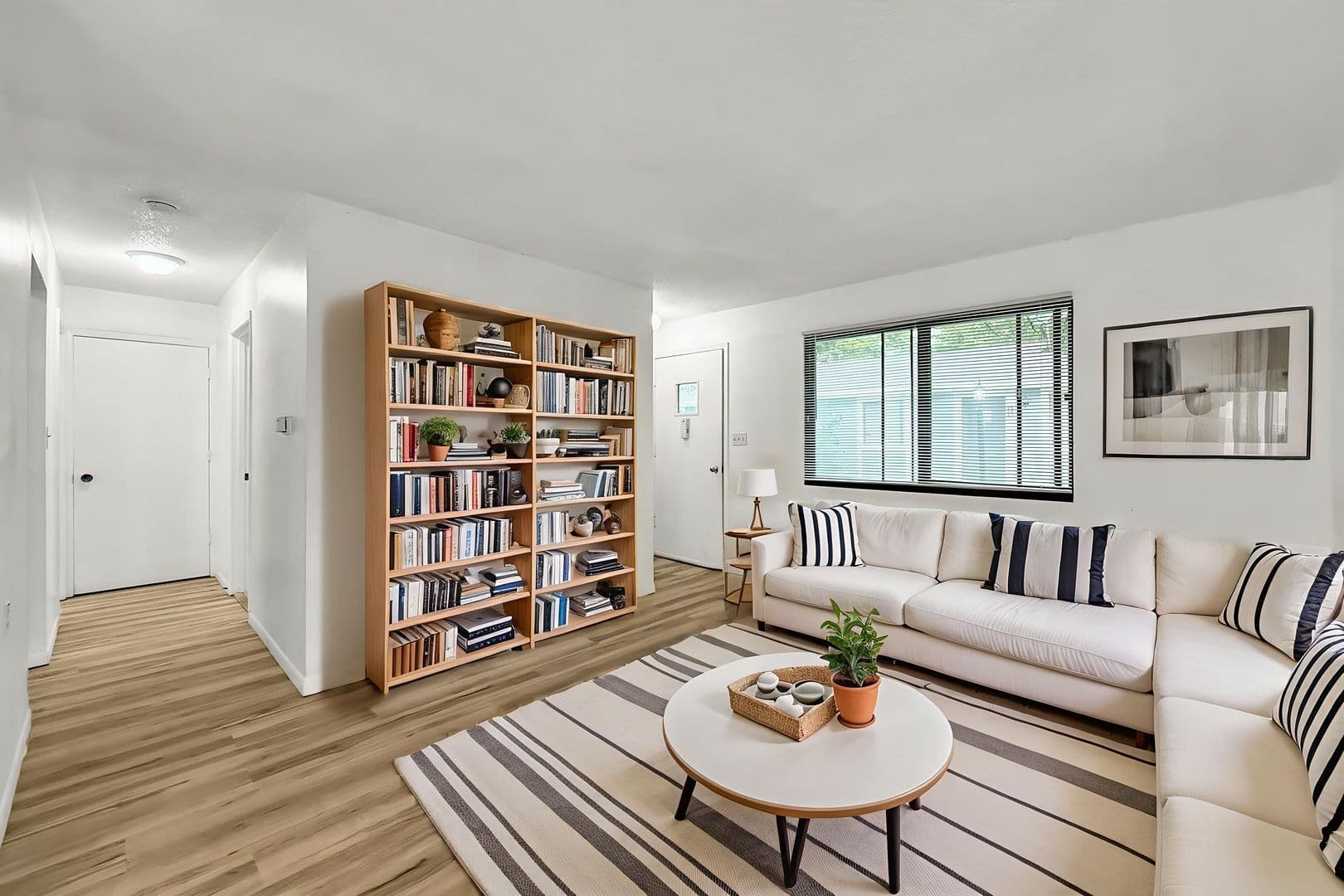 Pella Apartment: 1000 Hazel Street