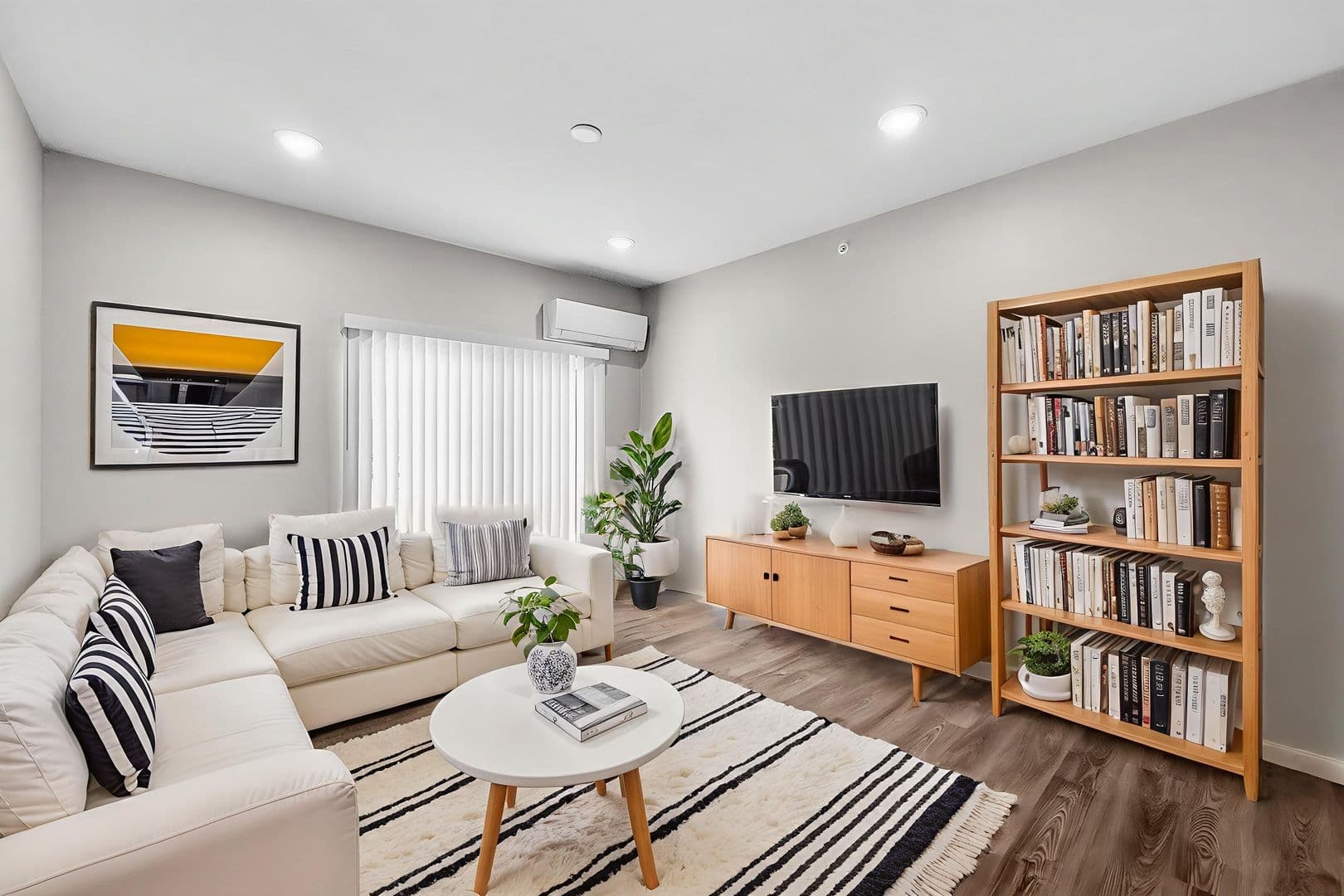 Bondurant Apartment: 2335 Paine St NE
