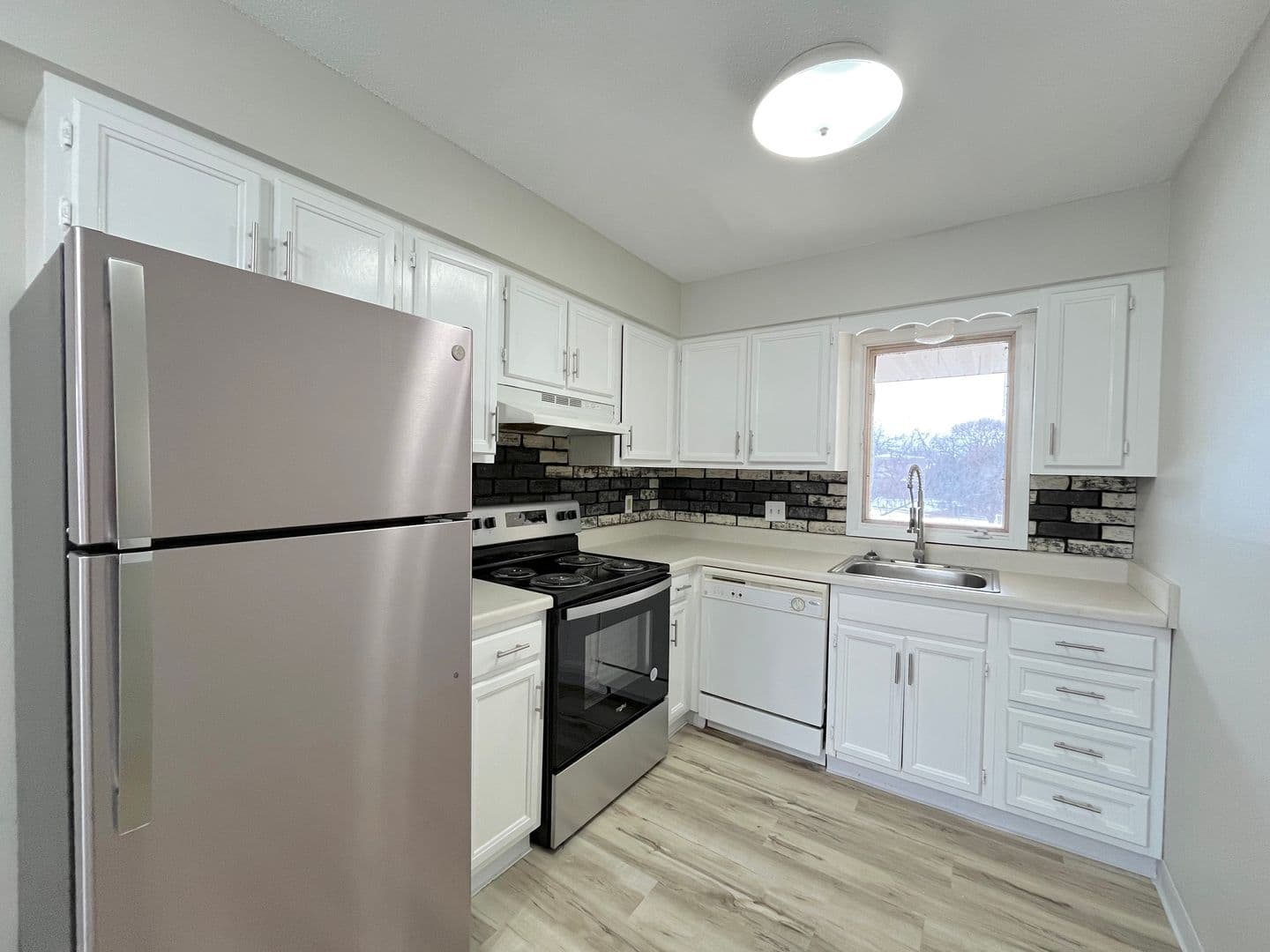 Ankeny Apartment: 1600 NW Pine Road