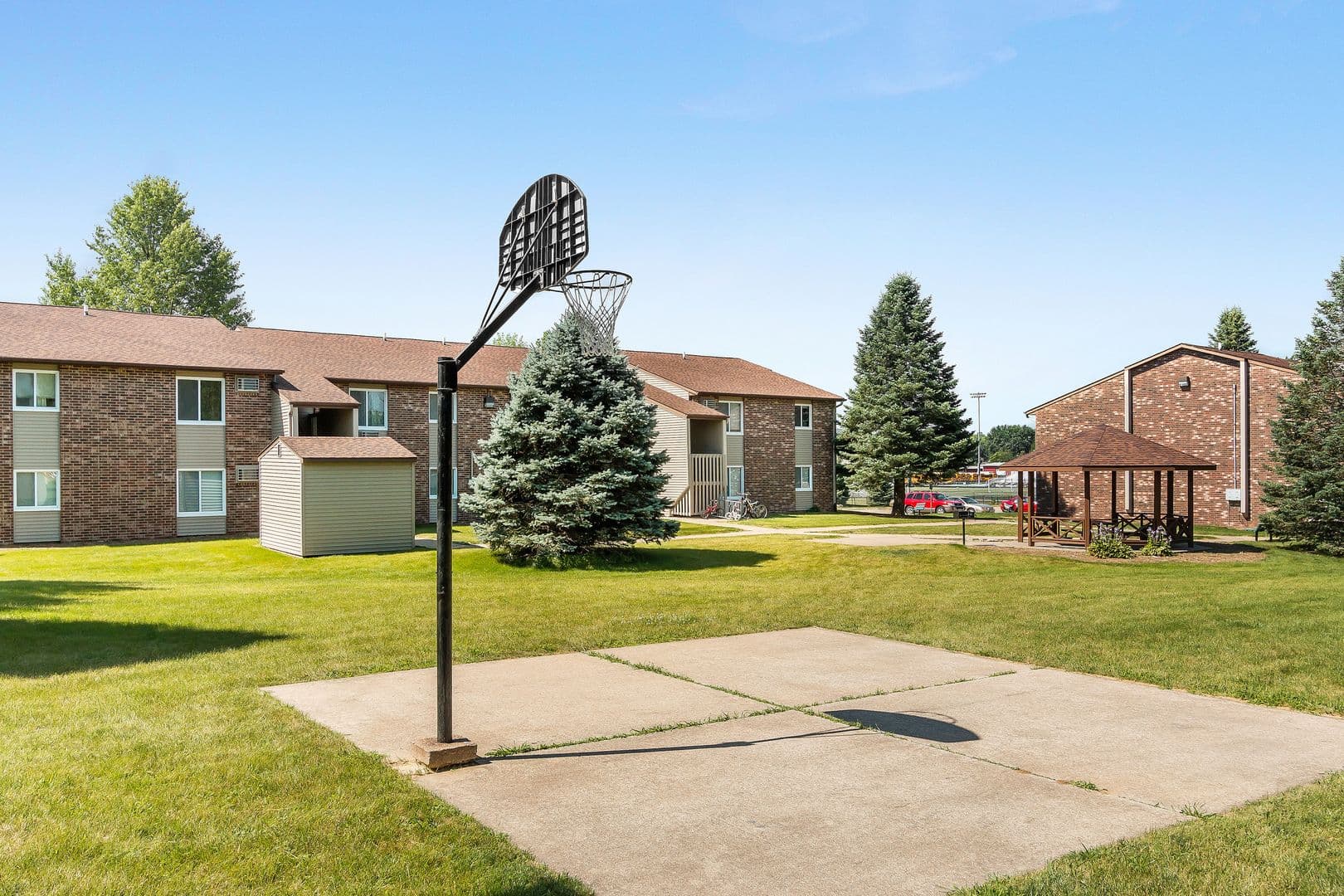 Pella Apartment: 408 East 13th Street
