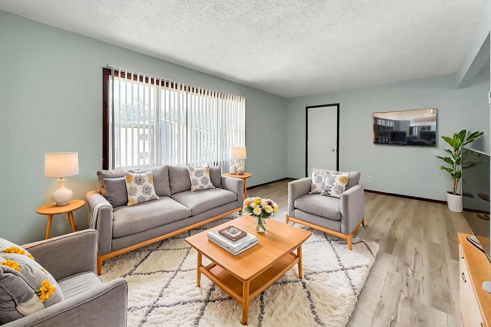 Ottumwa Apartment: 117 W Rochester Road