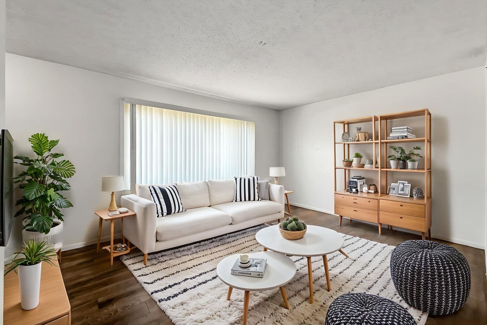 Ottumwa Apartment: 117 W Rochester Road