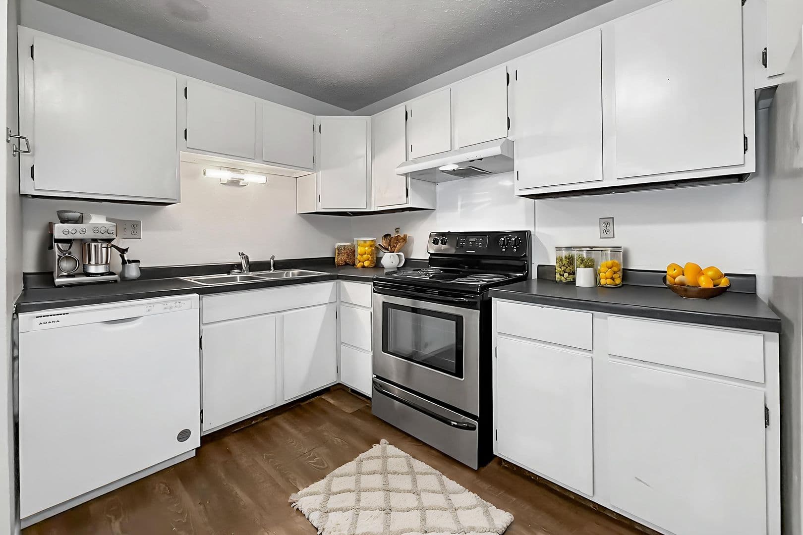 Ottumwa Apartment: 117 W Rochester Road
