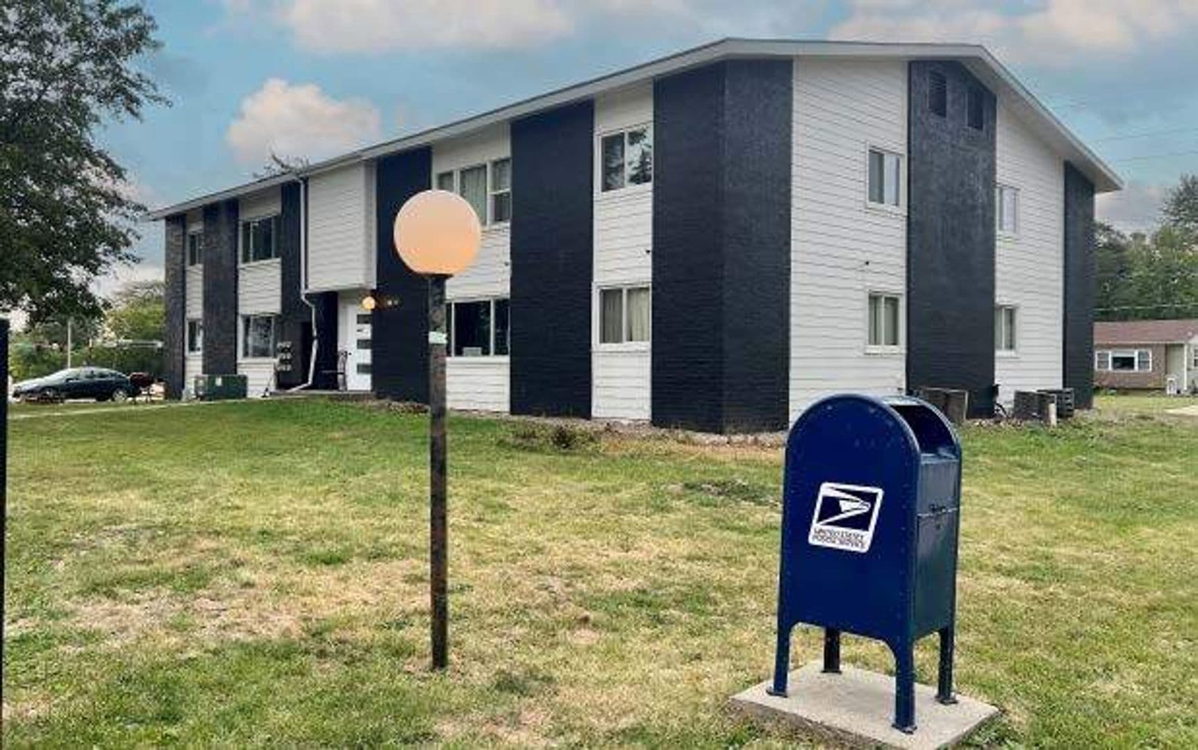 Ottumwa Apartment: 117 W Rochester Road