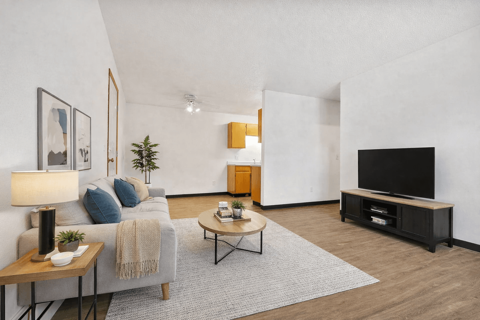 West Burlington Apartment: 611 W Van Weiss Blvd
