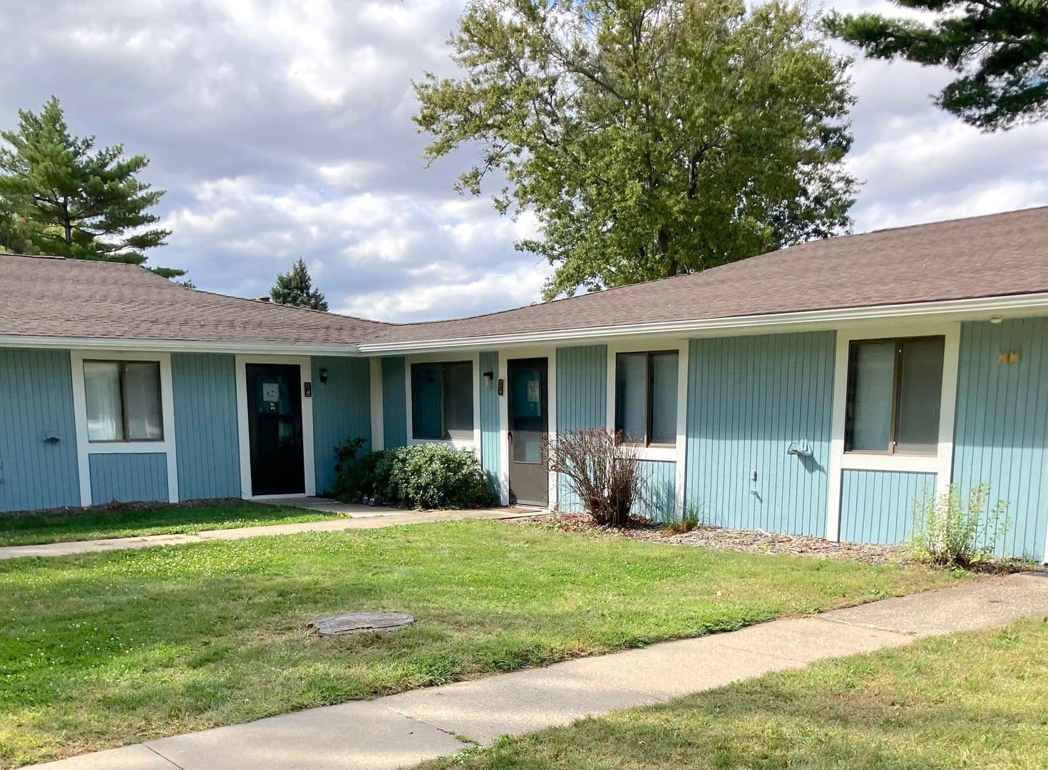 Pella Apartment: 1000 Hazel Street