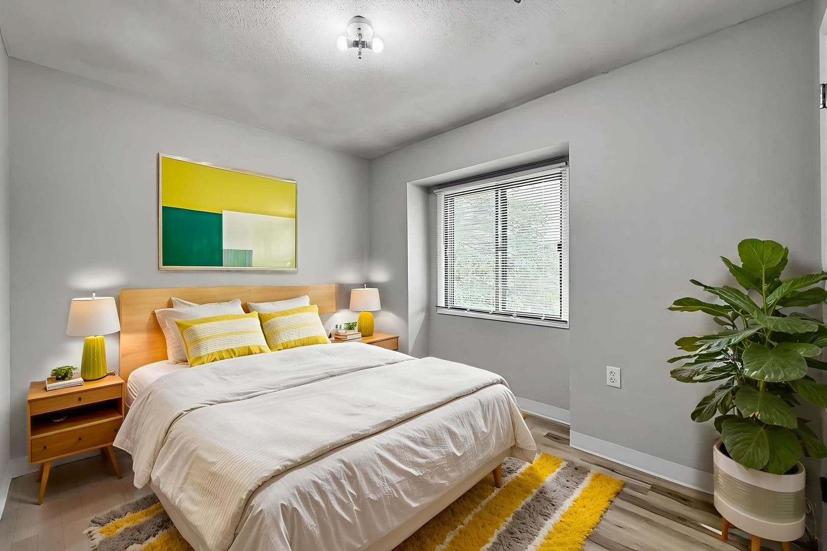 Norwalk Apartment: 1212 Holly Drive