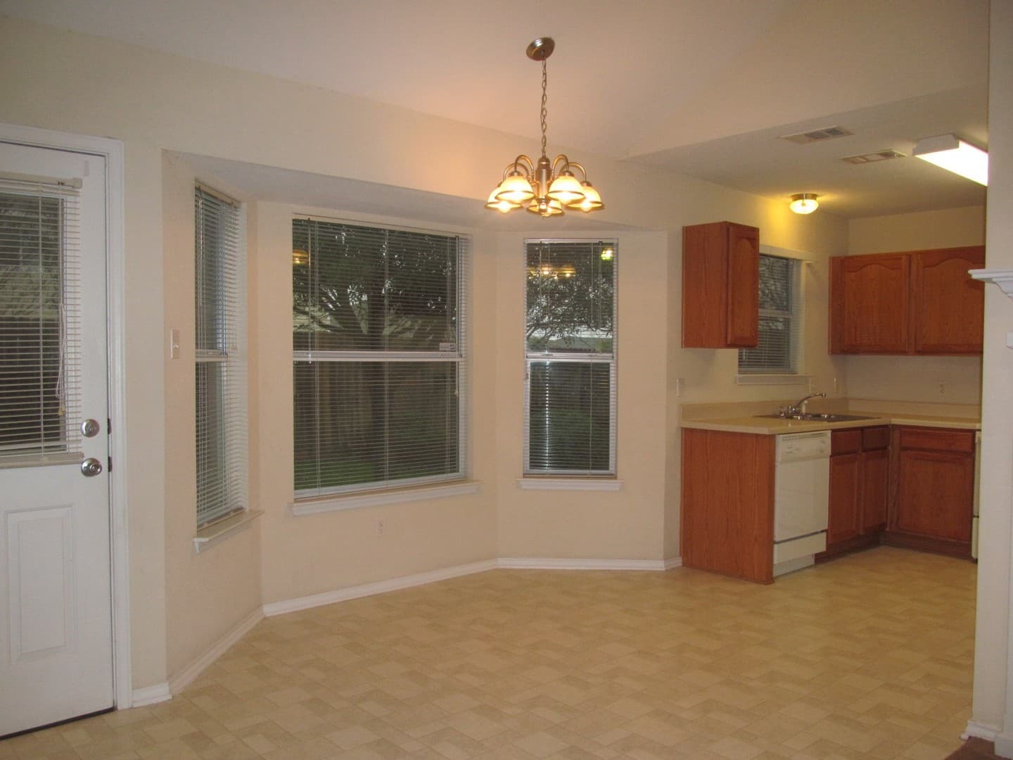 Temple House: 7708 Hawthorn