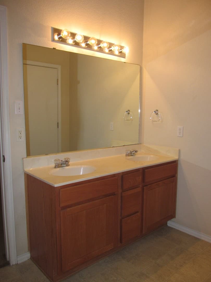 Temple House: 7708 Hawthorn